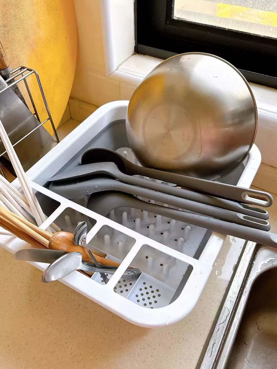 Collapsible Dish Drying Rack with Utensil Organizer Foldable Dish Drainer for Kitchen Counter Space Saving Portable Dish Rack for RV Camper Apartment Travel Kitchen Sink Storage 36.5 x 31.4 x 13 CM Grey and White