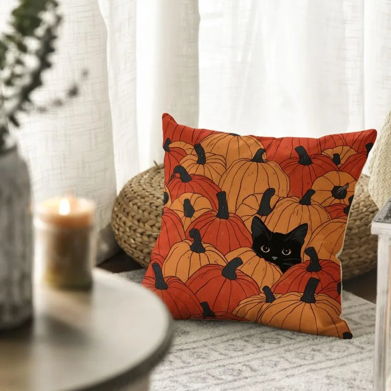 1pc 2D Flat Printed Throw Pillow, Featuring a Playful Little Black Cat Hidden Among Orange-Red Pumpkin Clusters, Simple Cartoon Art Style, Full of Autumn Atmosphere, Cute and Soothing, Suitable for Living Room and Halloween T