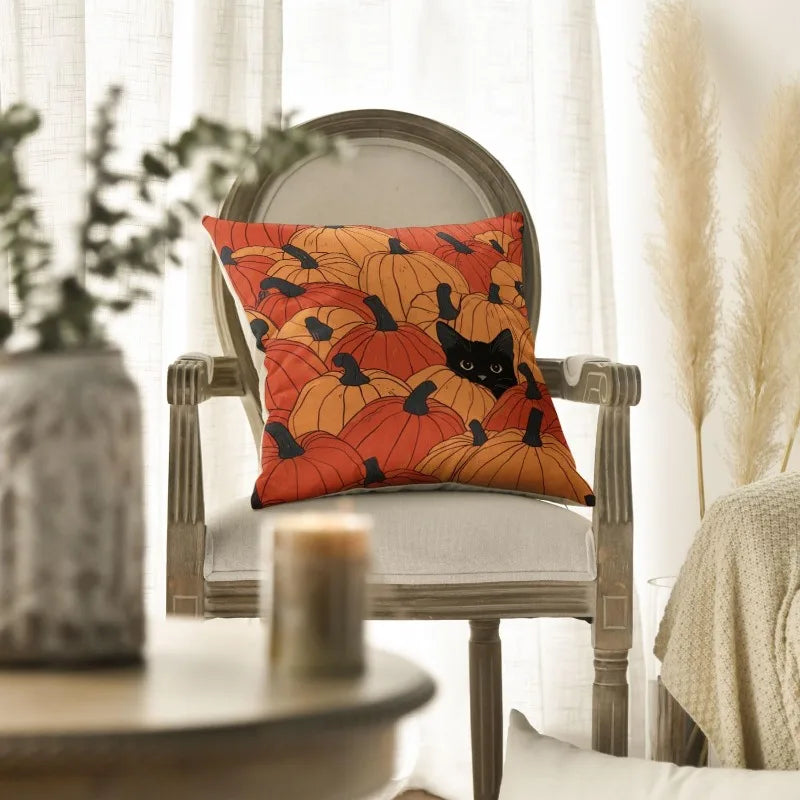 1pc 2D Flat Printed Throw Pillow, Featuring a Playful Little Black Cat Hidden Among Orange-Red Pumpkin Clusters, Simple Cartoon Art Style, Full of Autumn Atmosphere, Cute and Soothing, Suitable for Living Room and Halloween T