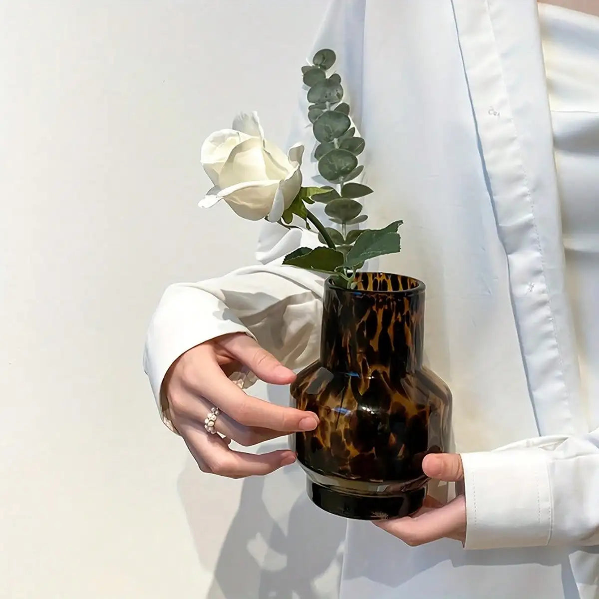 1pc Classic Leopard Print Glass Vase - Elegant Tortoise Shell Design, Decorative Cylindrical For Display In Living Rooms, Bedrooms, Offices And Gardens, No Battery Required。sh25090907876716611