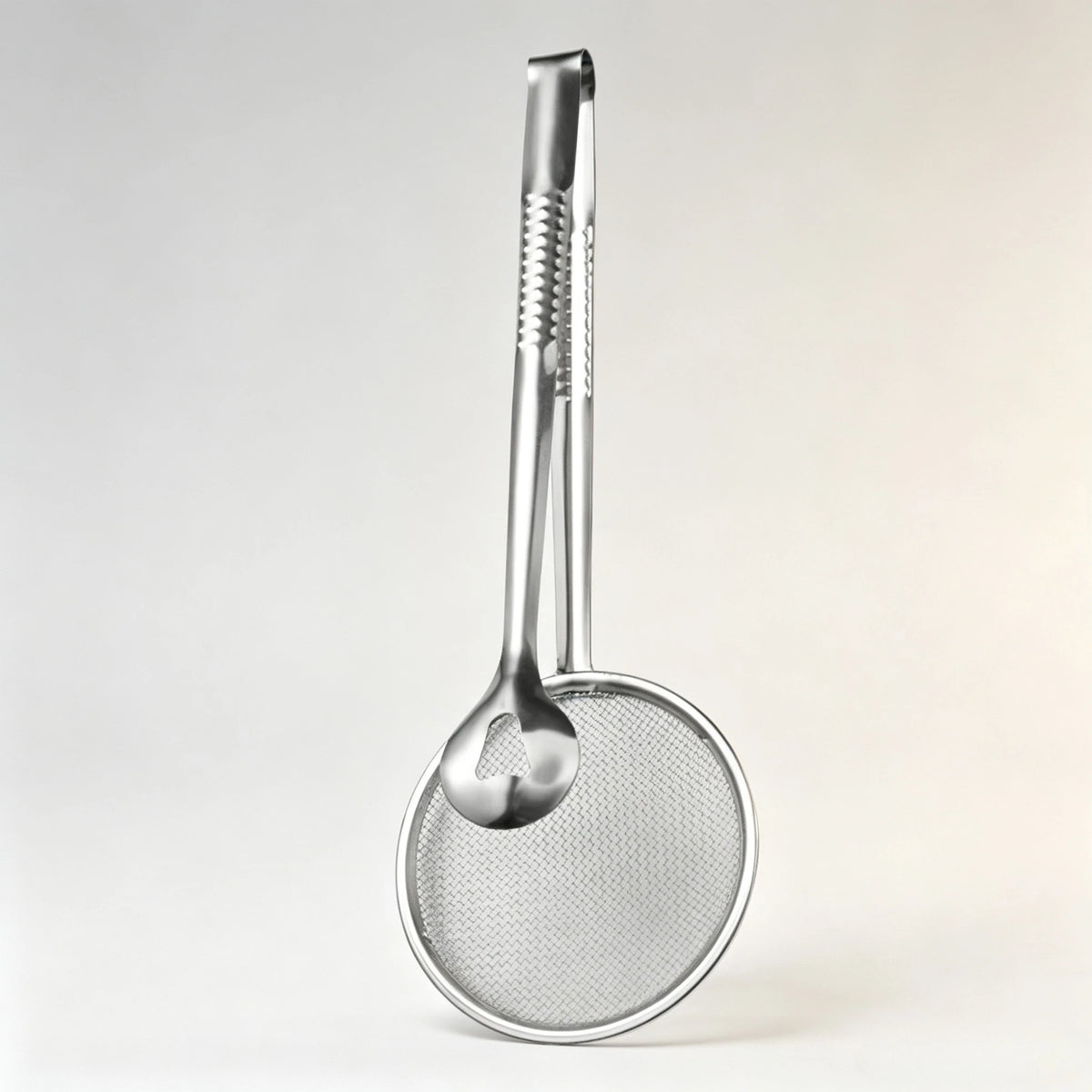Stainless Steel Strainer Spoon Tongs, Mesh Filter Spoon and Clip Design, Approx. 280 x 100 x 10mm, Silver Finish, Approx. 40g, for Fried Food, Salads, Bread, Vegetables, Grilling and Kitchen Serving, approx. 280 x 100 x 10mm
