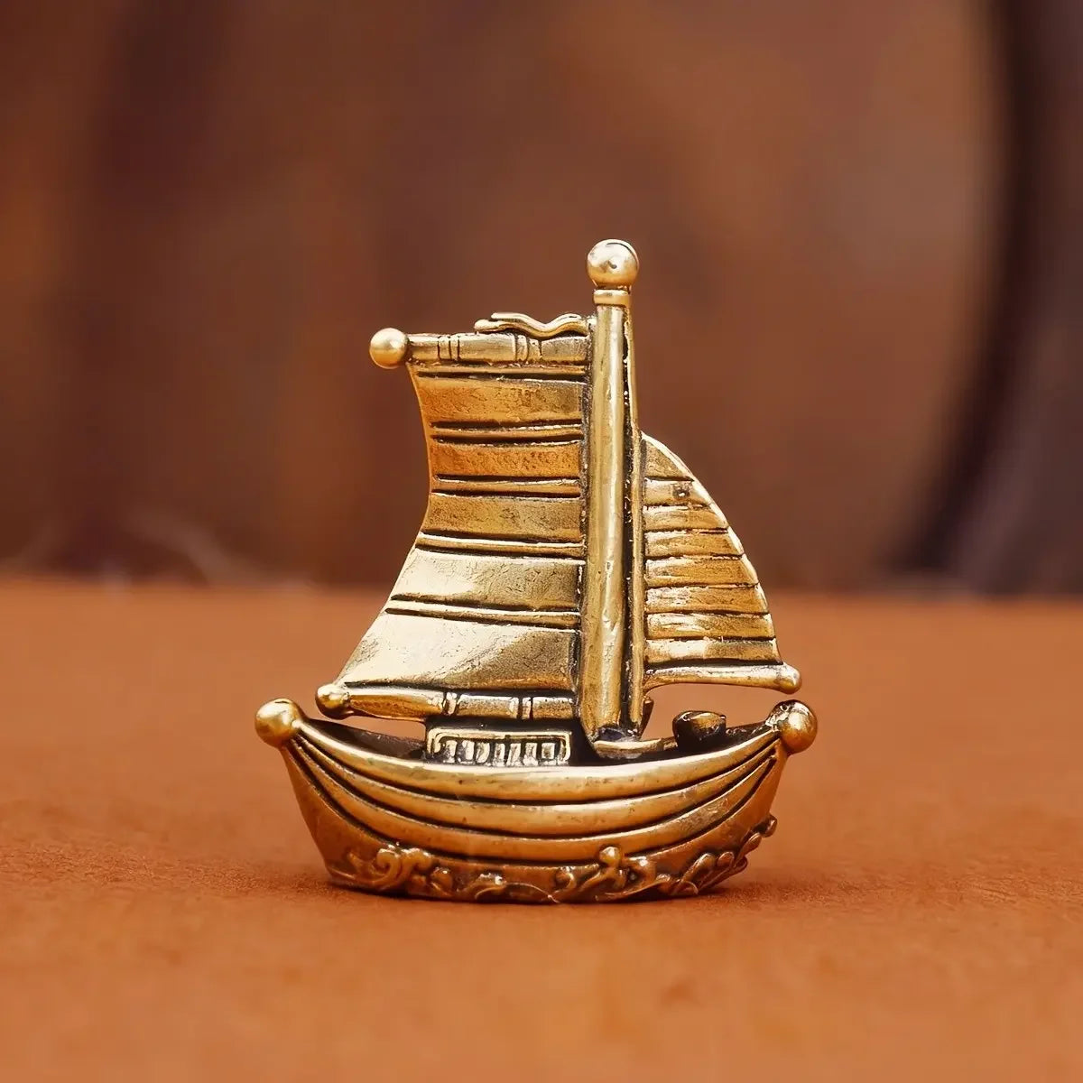 1PCS Smooth Sailing Sailboat Mini Ornament, Lucky Gold Ingot Copper Ship Statue, Feng Shui Decor Craft for Living Room Entrance Office Desktop Tea Tray, Decoration Items, Decorative