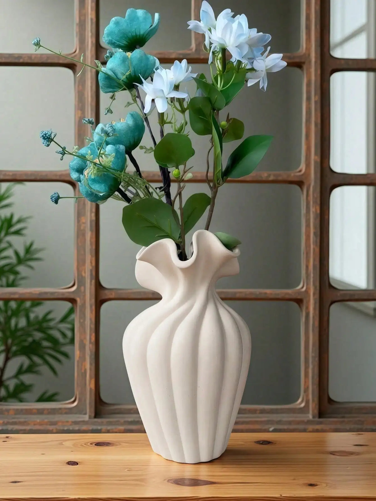 1pc French Retro Style Vase, White Decorative Flower Vase, Suitable For Living Room/Dining Table Home Decor, Elegant Style, Makes A Great Gift，sh260105194514338013745