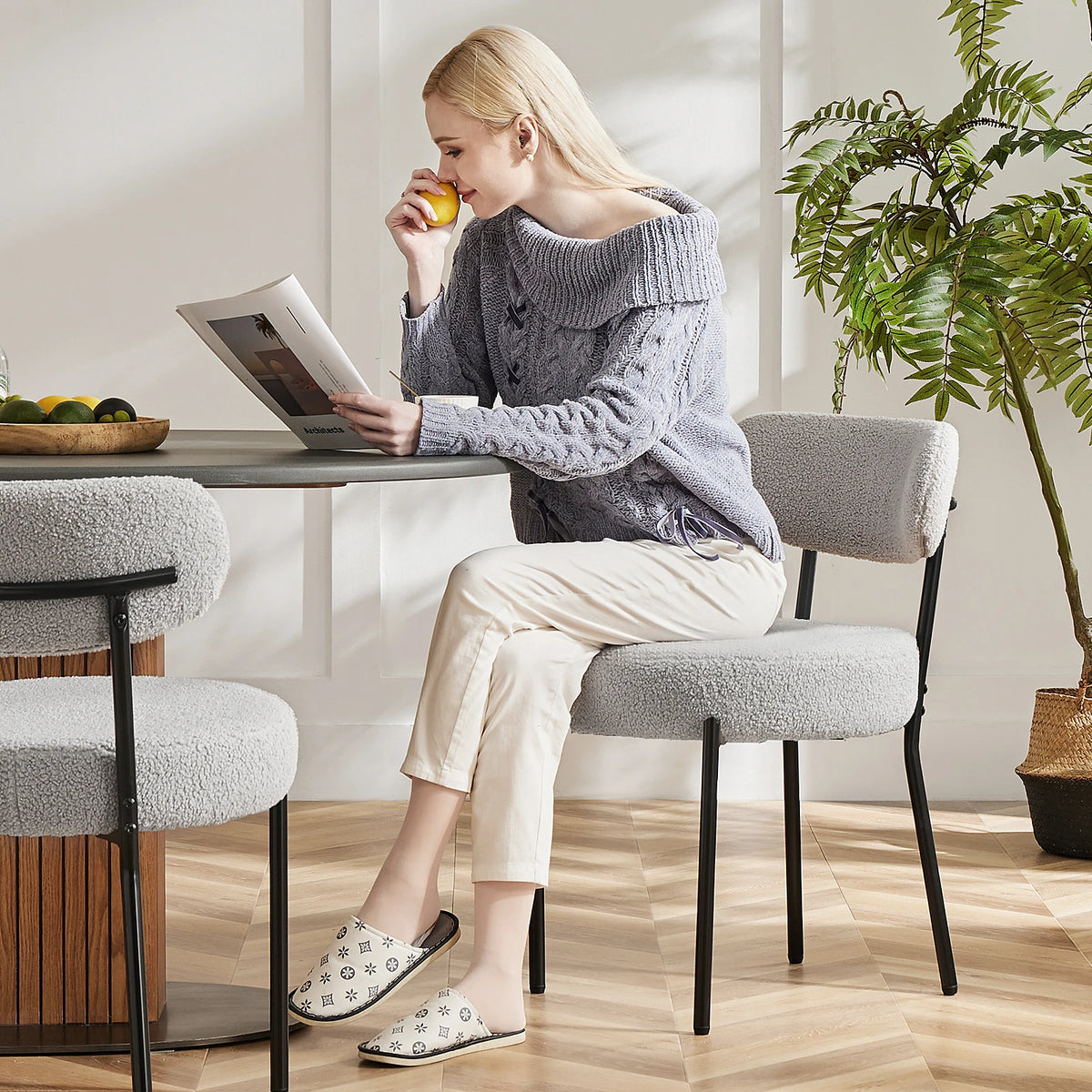 JHK Round Dining Chairs With Curved Backrests And Metal Legs