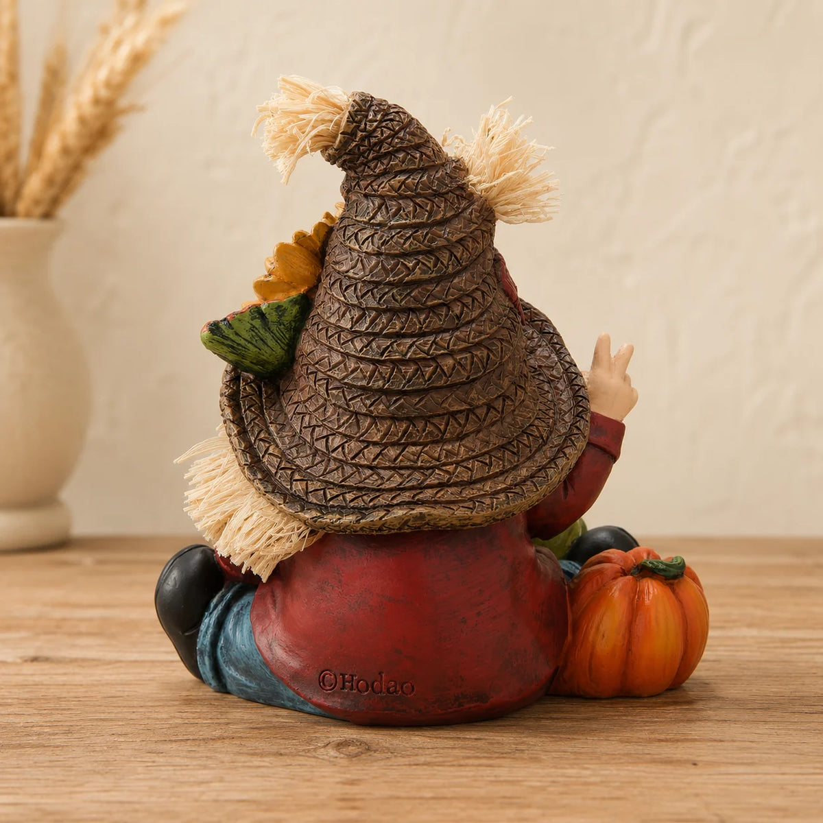 Hodao Resin Fall Scarecrow Gnome Figurine with Pumpkin Harvest Decoration, Farmhouse Thanksgiving Sitting Gnome Statue for Tabletop Shelf Sitter, Autumn Holiday Decor Gift for Home Garden, Hand-Painted Seasonal Ornament, Coun